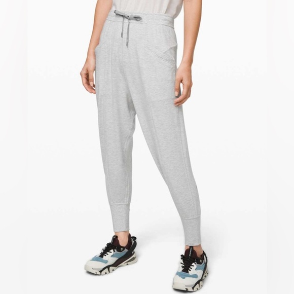 Lululemon Still Chill Slouchy Jogger W5CCLS Heathered Light Gray Women’s 8 $118 - Picture 1 of 7